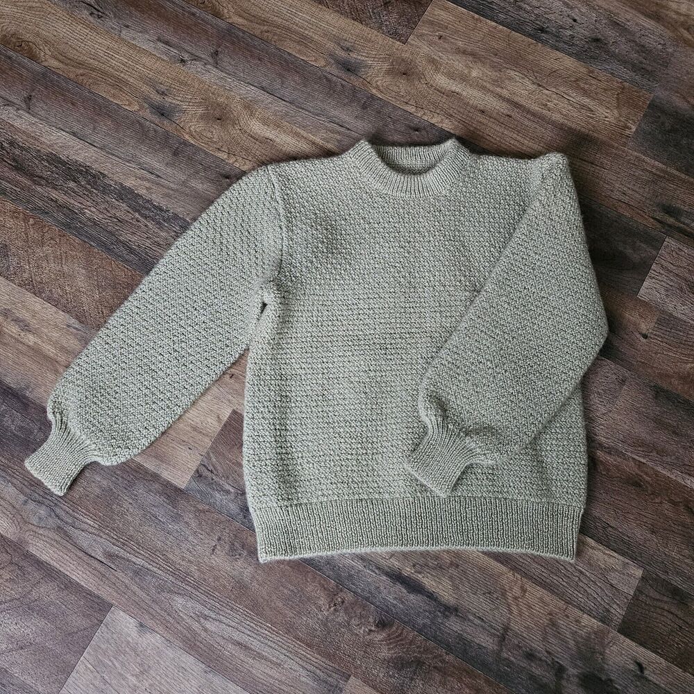Green Chunky hand knit sweater. Acrylic. Fits like Women's S/M. Very thick